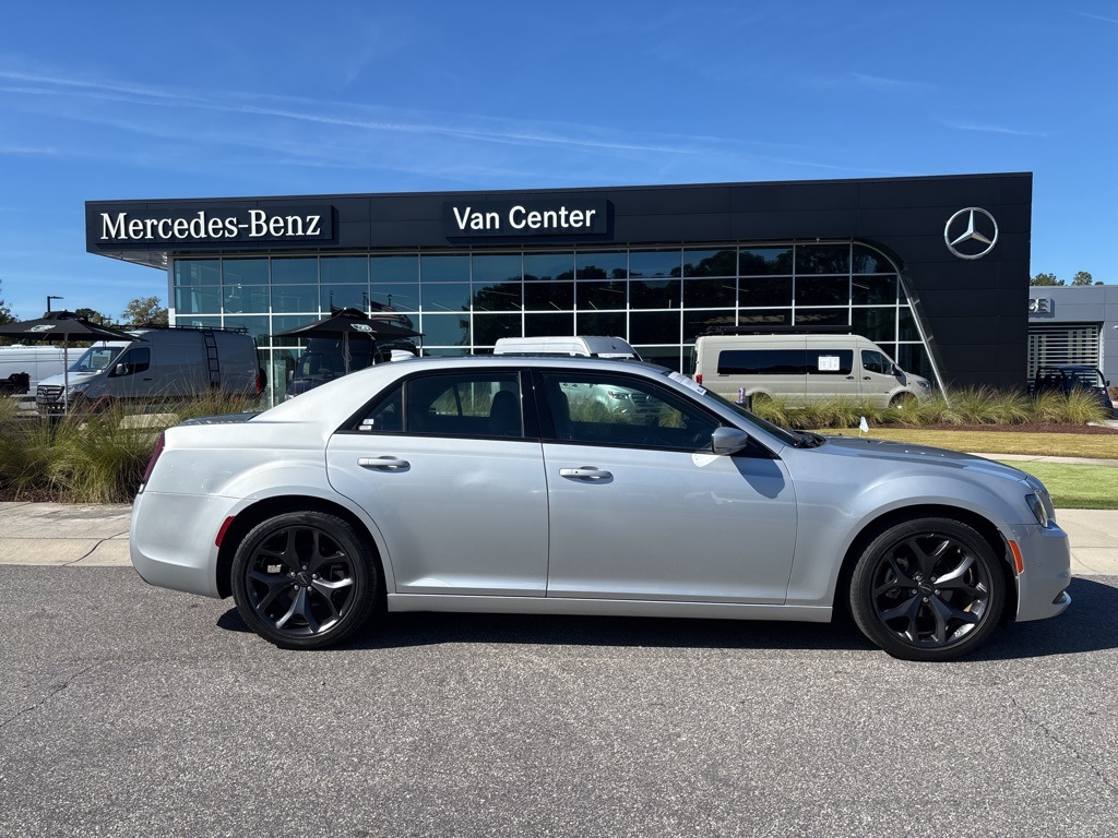 2023 Chrysler 300 S photo 2