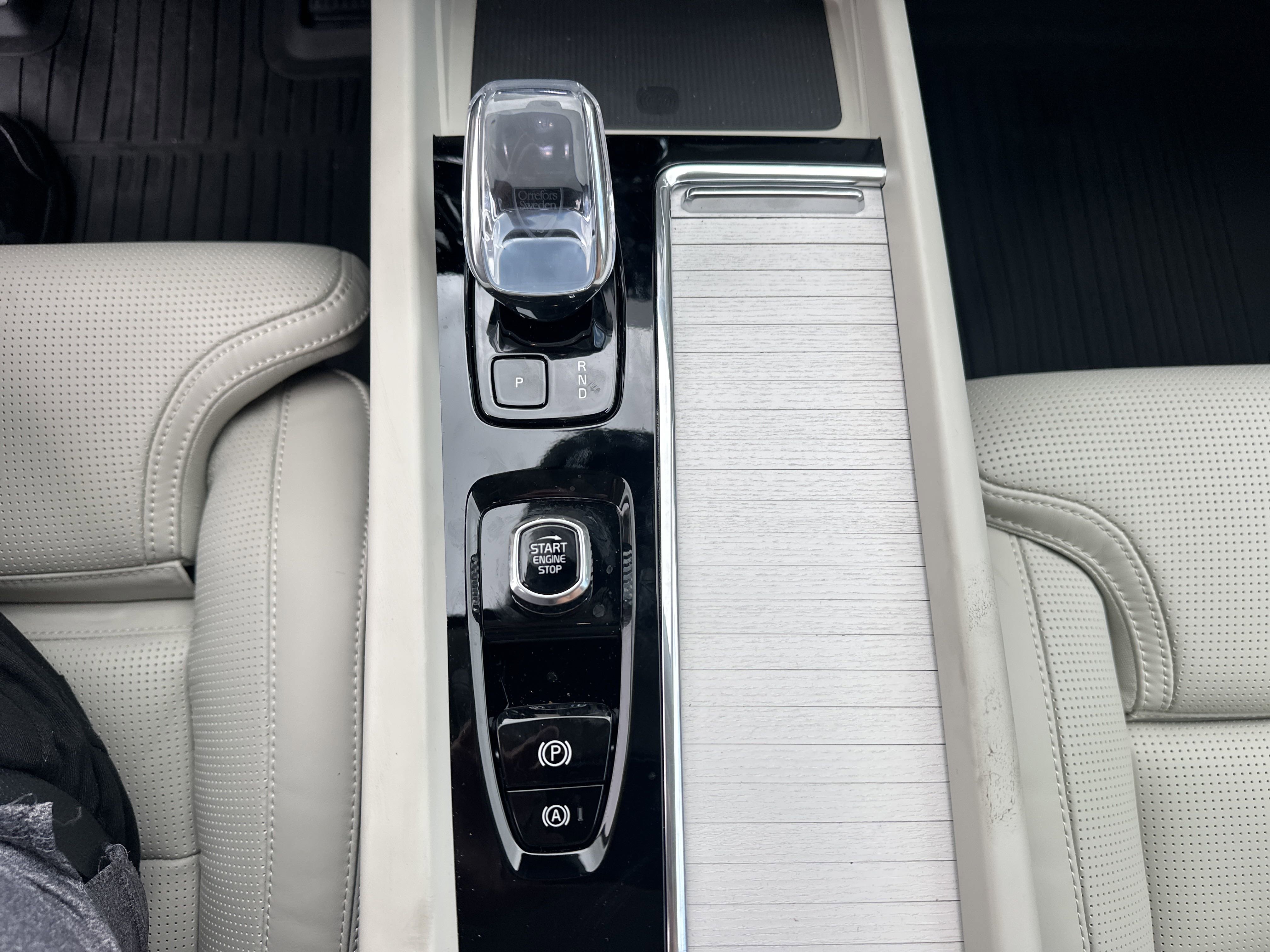 2026 Volvo XC60 B5 photo 16