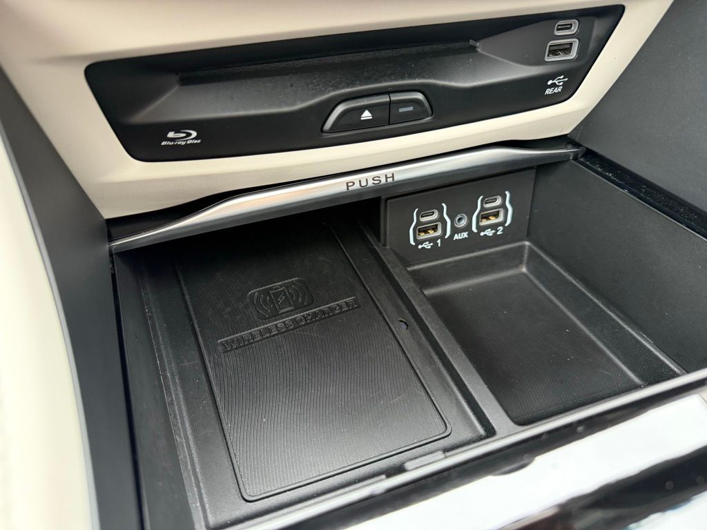 2024 Chrysler Pacifica Limited photo 21
