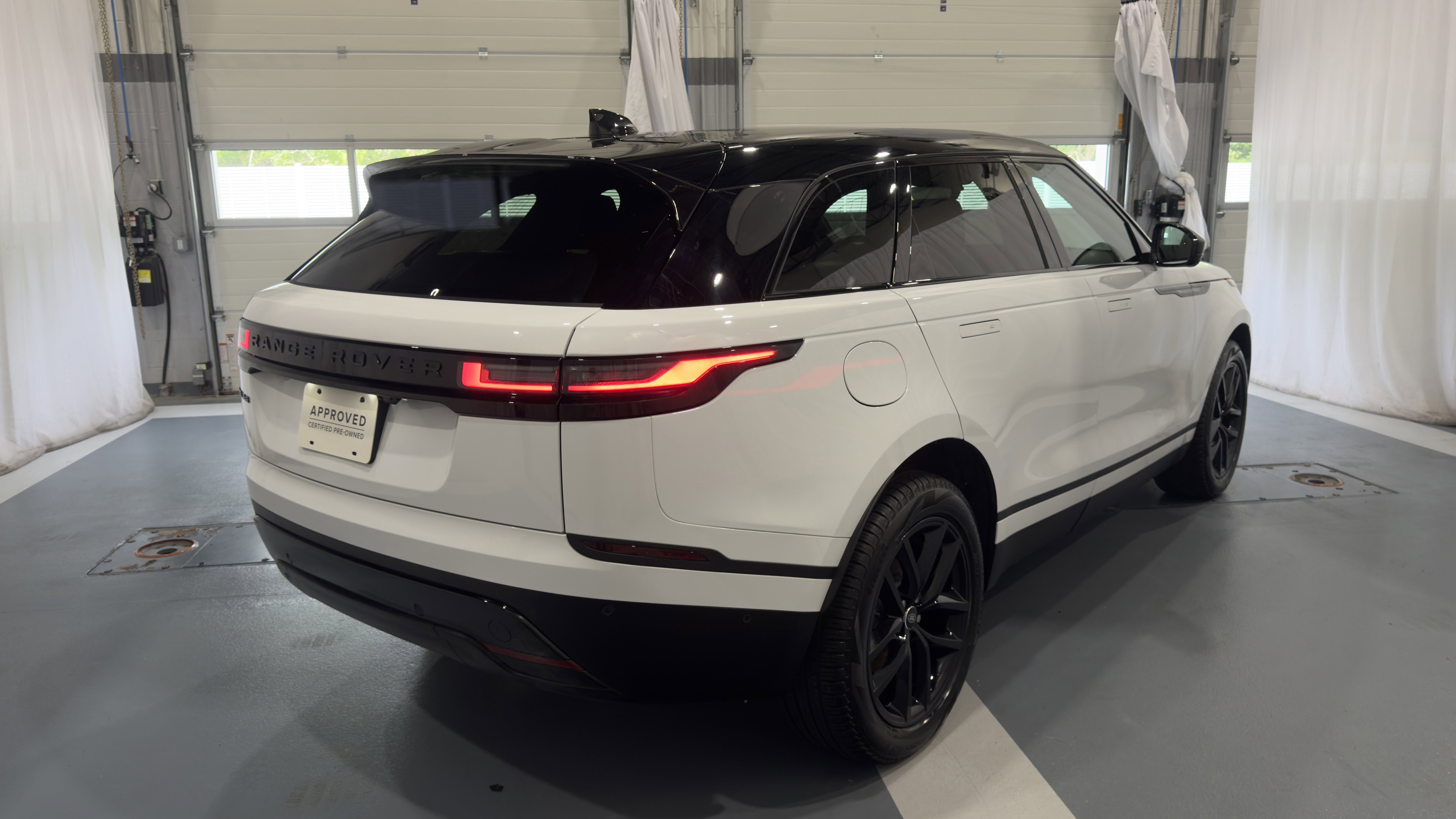 2025 Land Rover Range Rover Velar S Velar photo 5