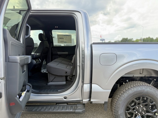 2025 Ford F-150 XLT photo 30