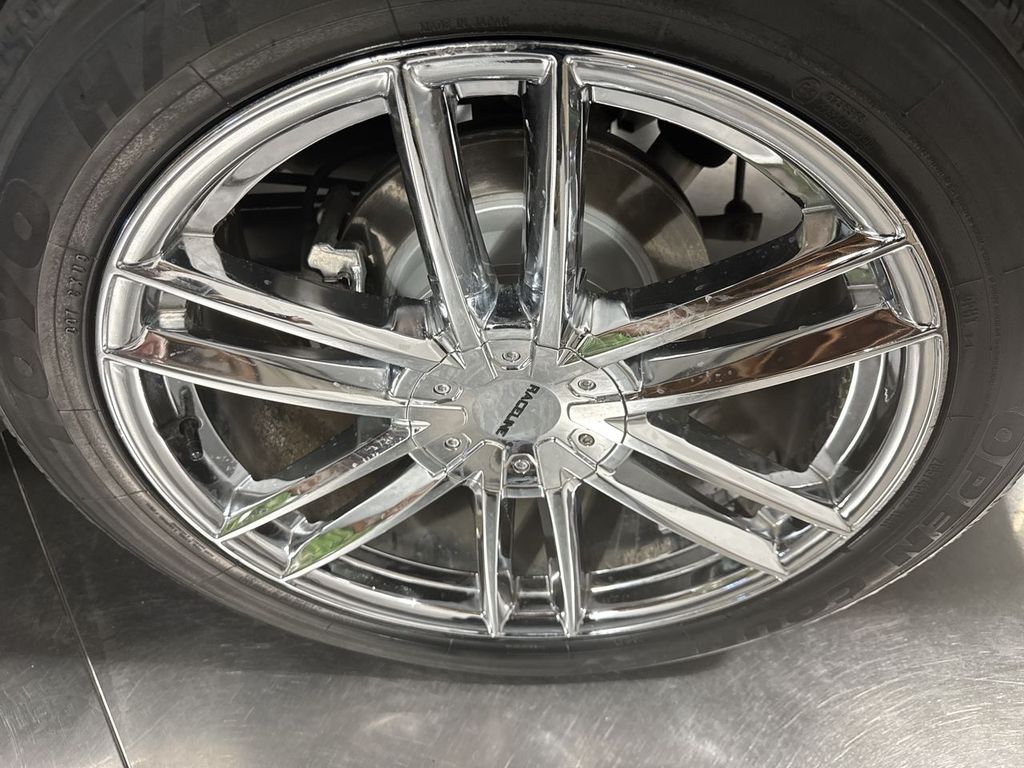 2012 Cadillac Escalade photo 4