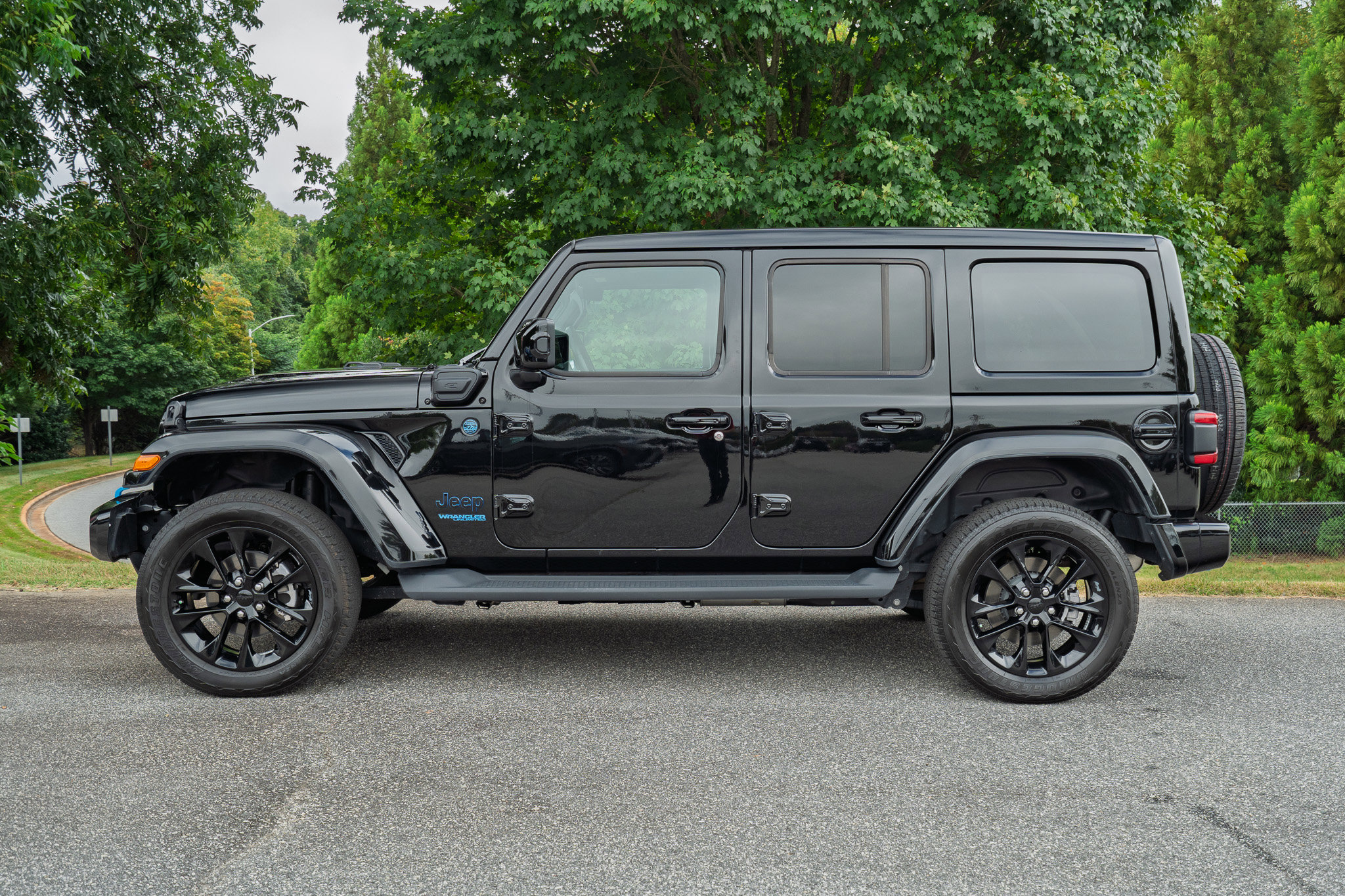 2021 Jeep Wrangler 4xe Unlimited Sahara High Altitude photo 2
