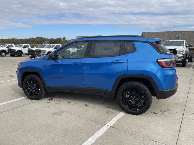 2026 Jeep Compass Latitude Altitude photo 2
