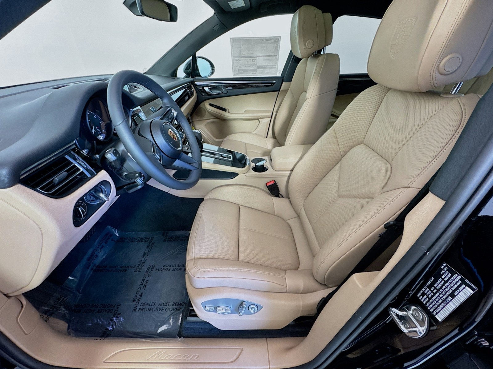 2025 Porsche Macan T photo 5