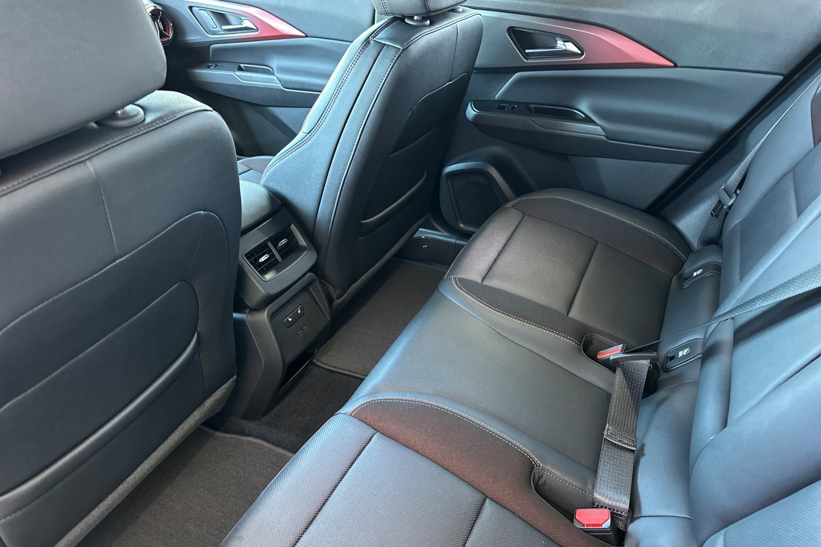 2025 Chevrolet Equinox RS photo 10