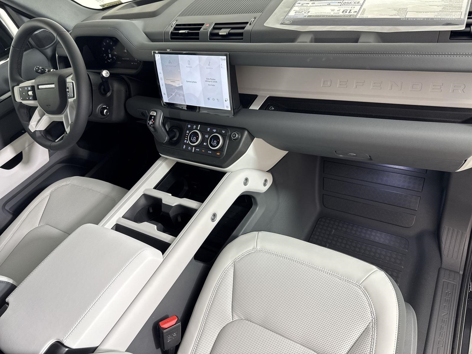 2025 Land Rover Defender 130 S photo 32