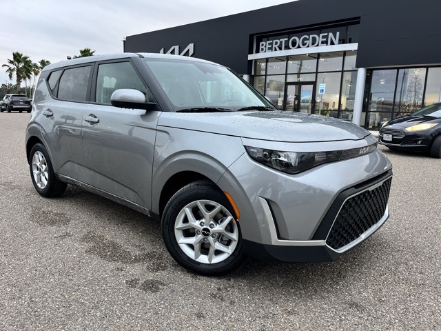 2025 Kia Soul LX's photo