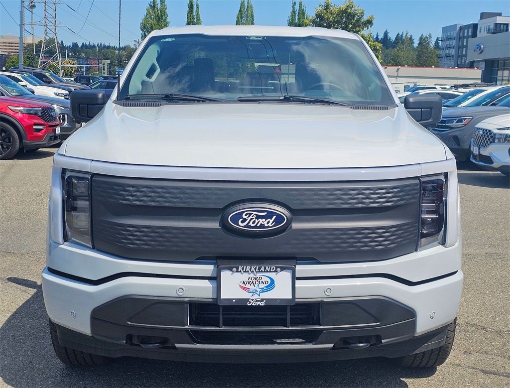 2025 Ford F-150 Lightning photo 2