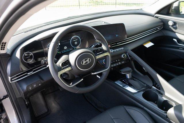 2025 Hyundai Elantra Hybrid Limited photo 3