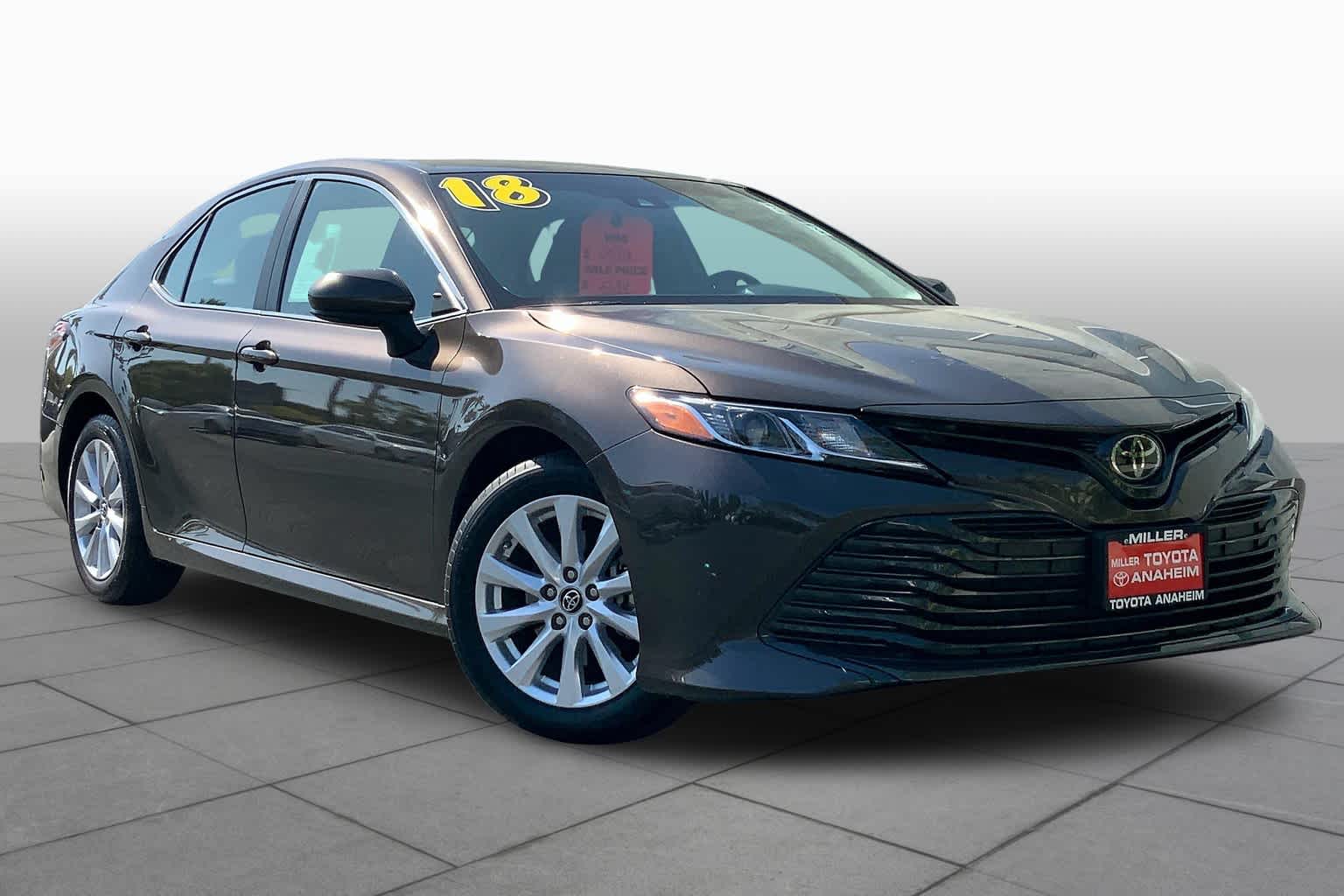 2018 Toyota Camry LE photo 2