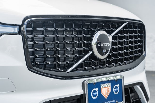 2025 Volvo XC60 Hybrid T8 Plus photo 11