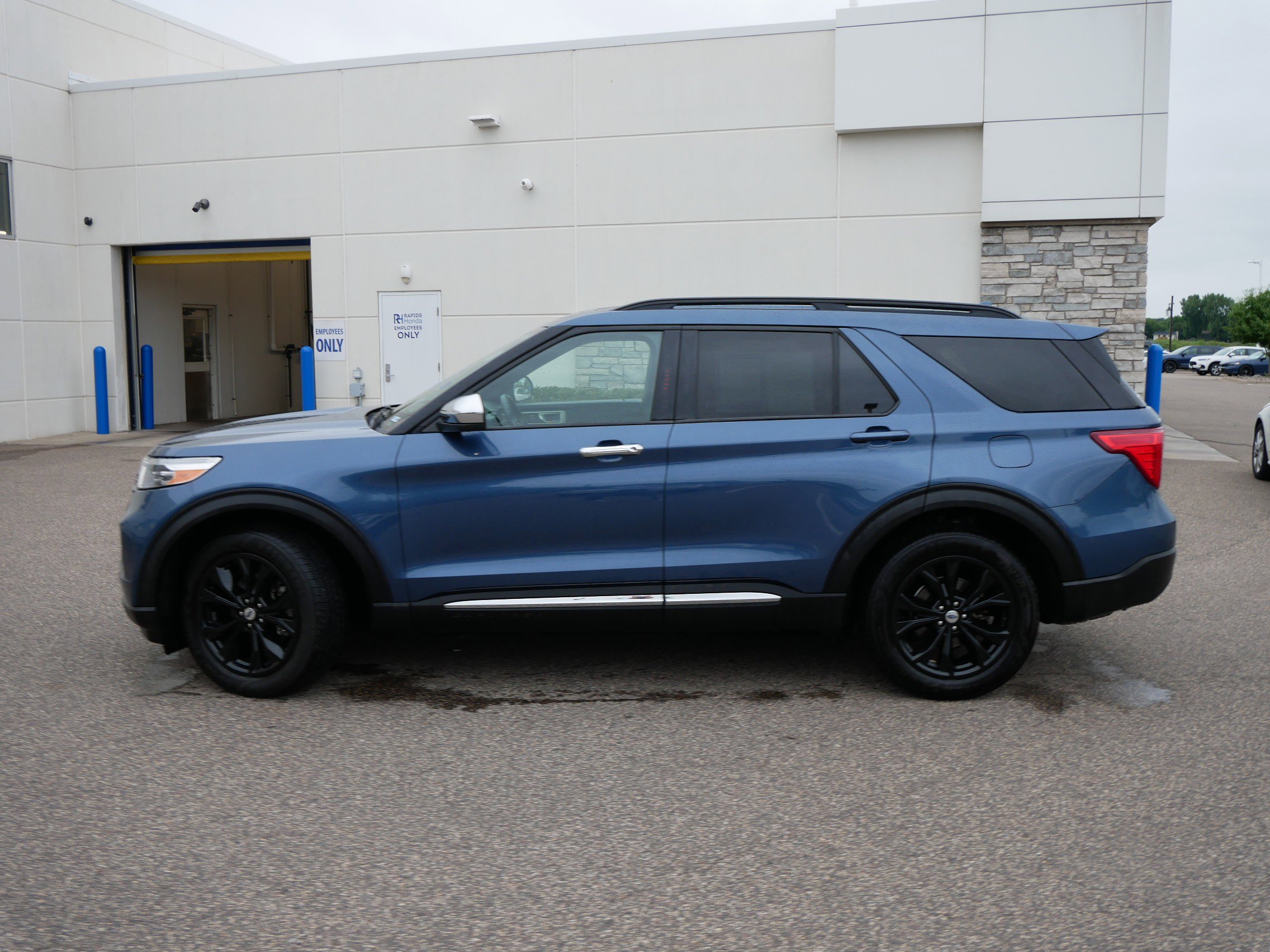 Used 2020 Ford Explorer XLT with VIN 1FMSK8DH6LGA26238 for sale in Coon Rapids, Minnesota