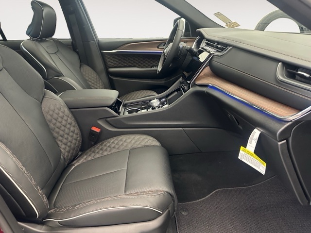 2025 Jeep Grand Cherokee Summit photo 15