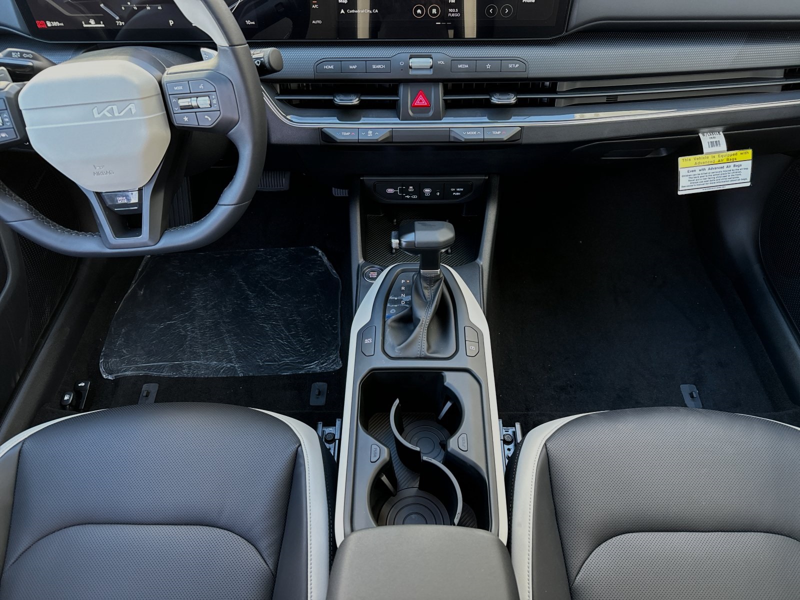 2025 Kia K4 GT-Line photo 14