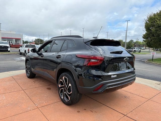 2025 Chevrolet Trax photo 2