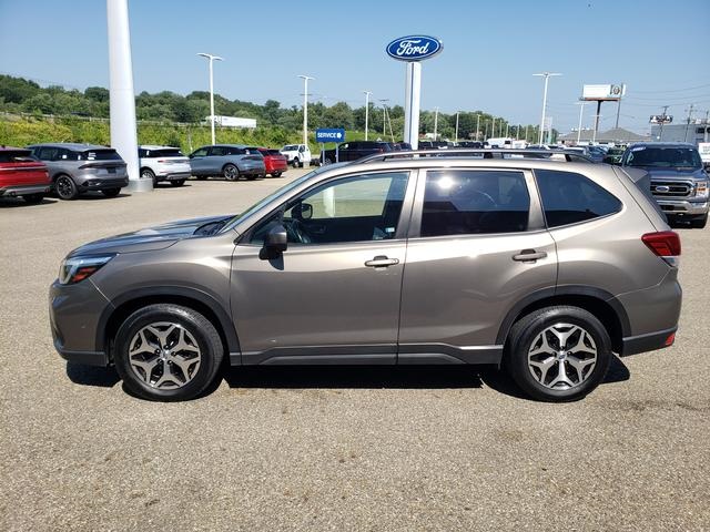 2021 Subaru Forester Premium photo 3