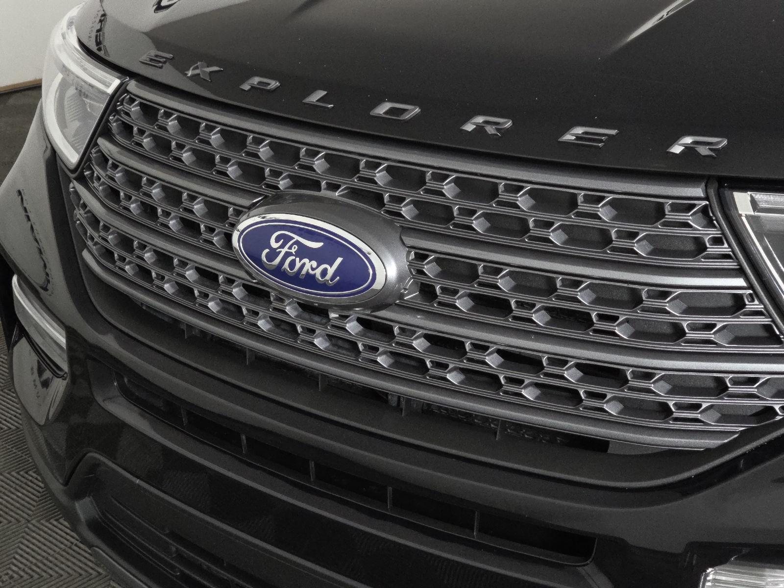 2023 Ford Explorer XLT photo 8