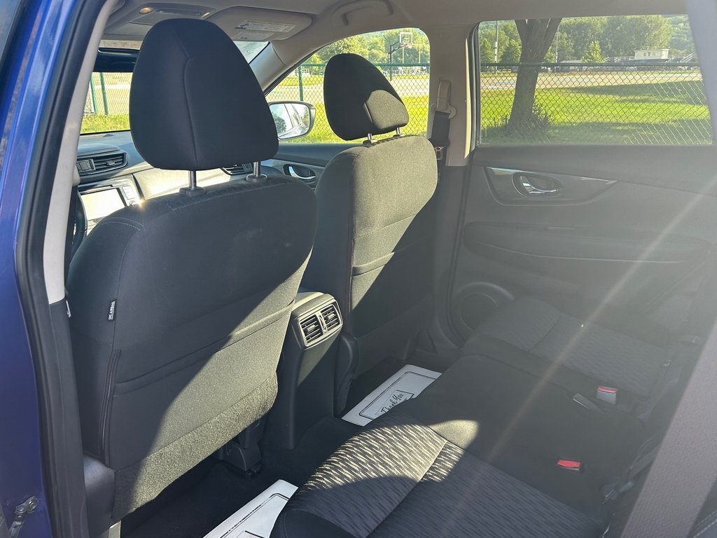 2018 Nissan Rogue SV photo 18