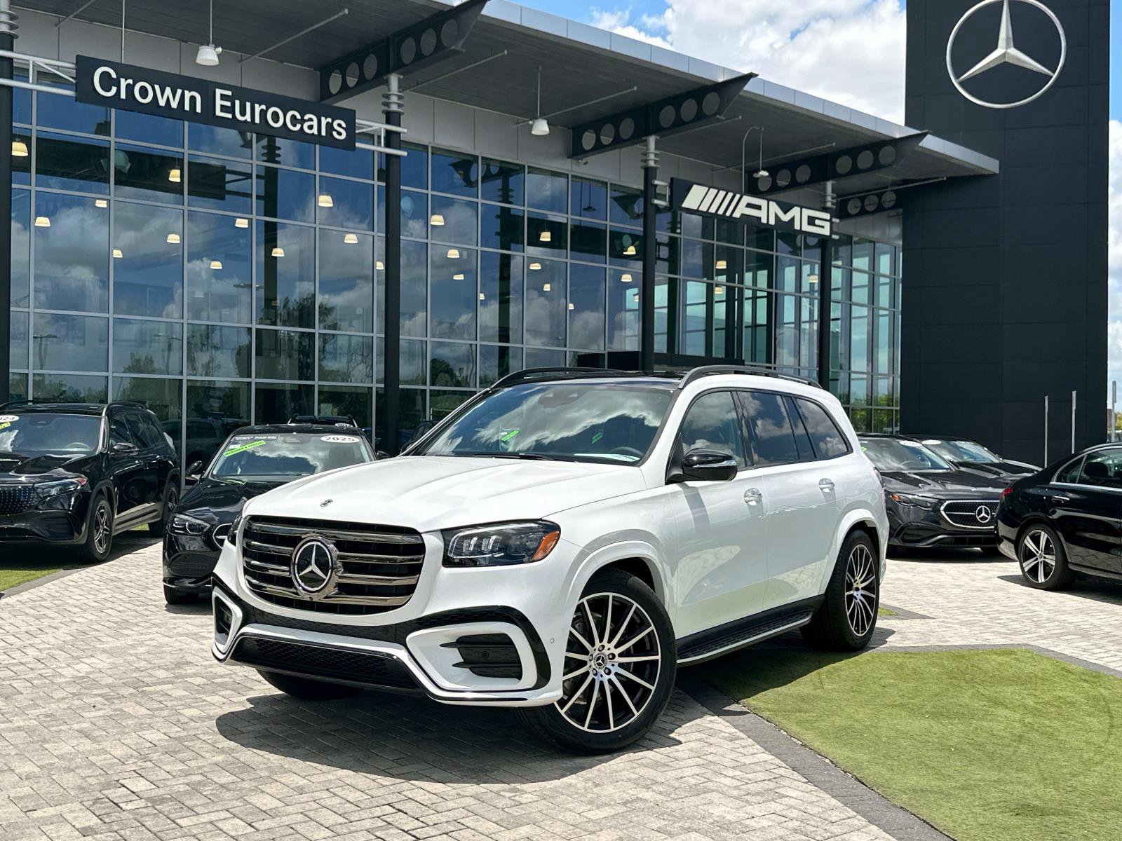2025 Mercedes-Benz GLS Base's photo