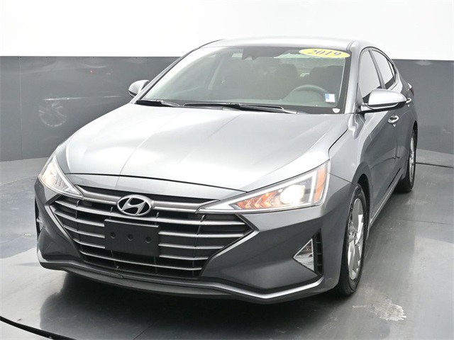 2019 Hyundai Elantra SEL's photo