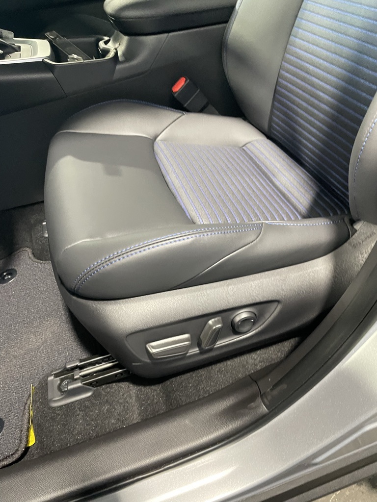 2025 Toyota RAV4 Hybrid XSE photo 33