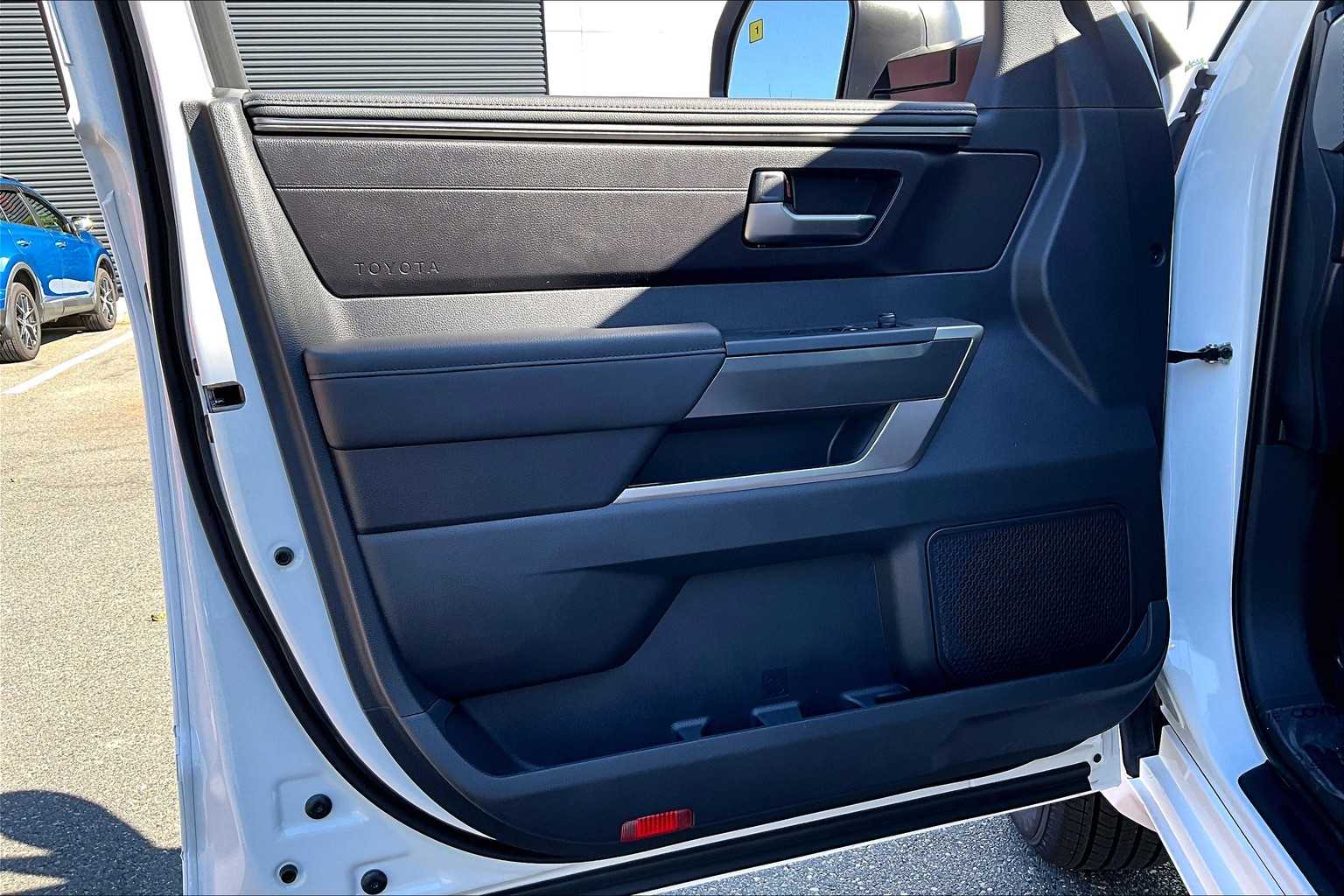 2025 Toyota Tundra SR5 CrewMax photo 10