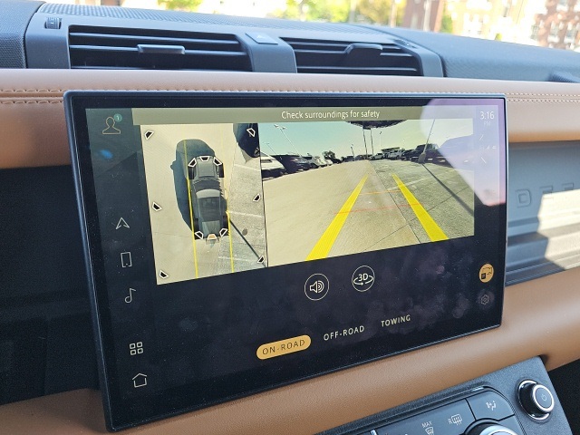 2024 Land Rover Defender 110 photo 39
