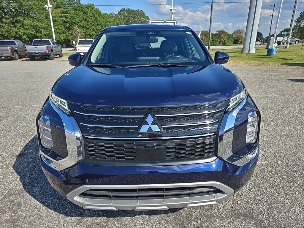 2024 Mitsubishi Outlander SE photo 2