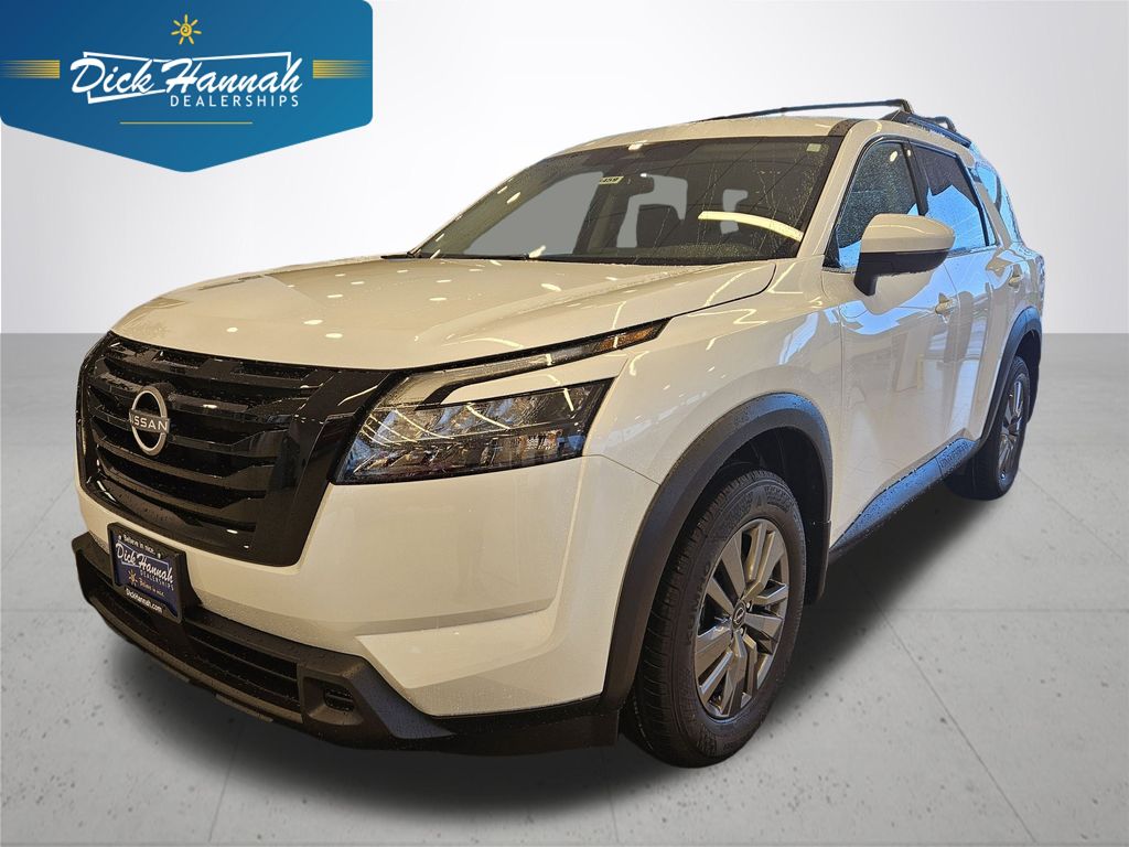 2025 Nissan Pathfinder SV's photo