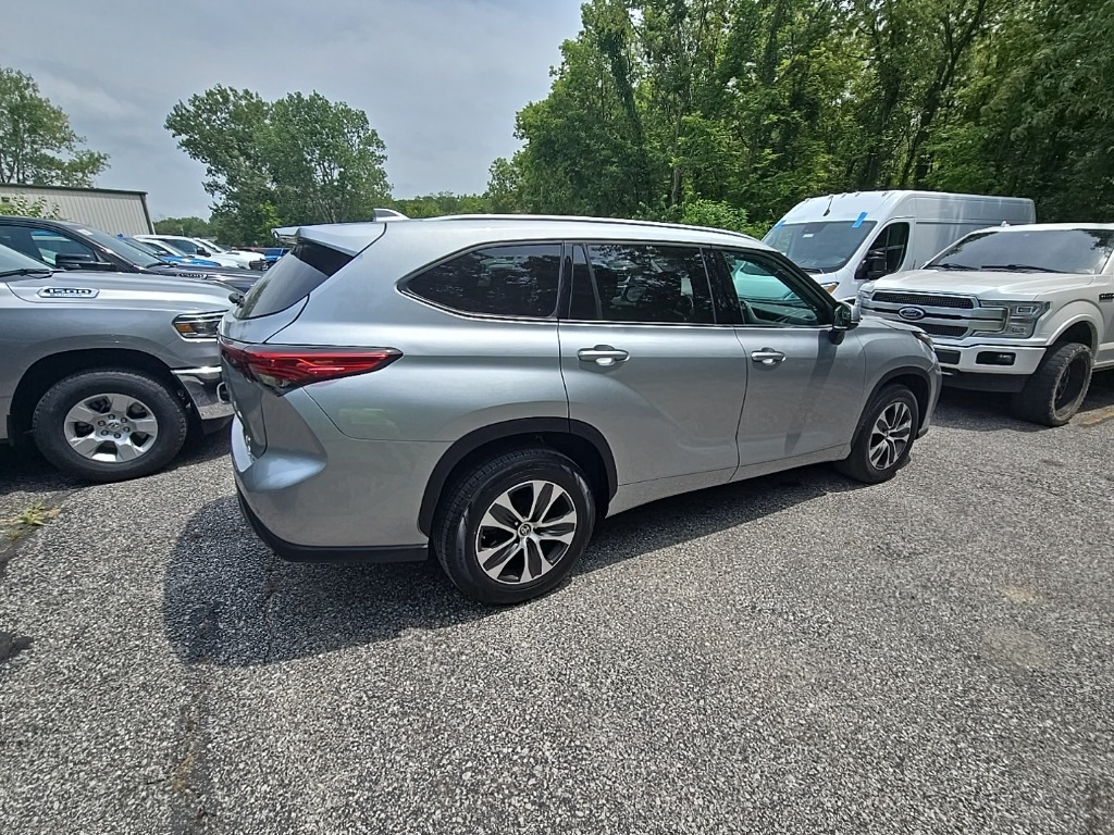 2022 Toyota Highlander XLE photo 7