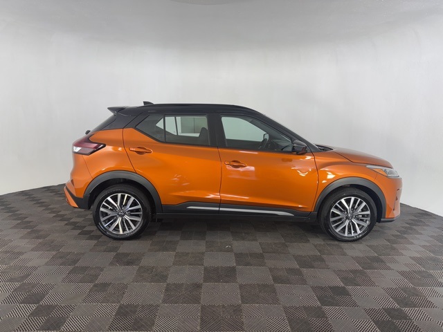2024 Nissan Kicks SR photo 3