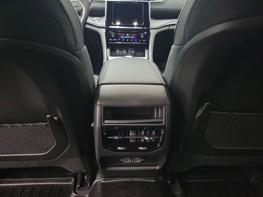 2025 Jeep Grand Cherokee Laredo photo 19