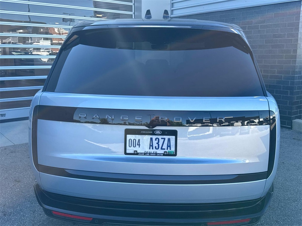 2025 Land Rover Range Rover SE photo 5