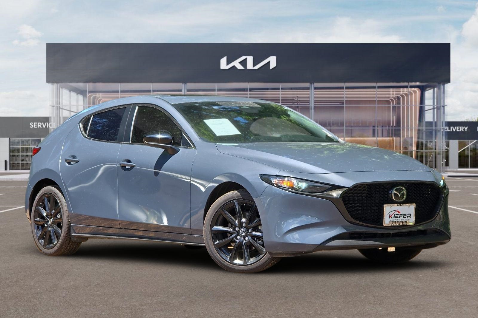 2024 Mazda Mazda3 2.5 s Carbon photo 2