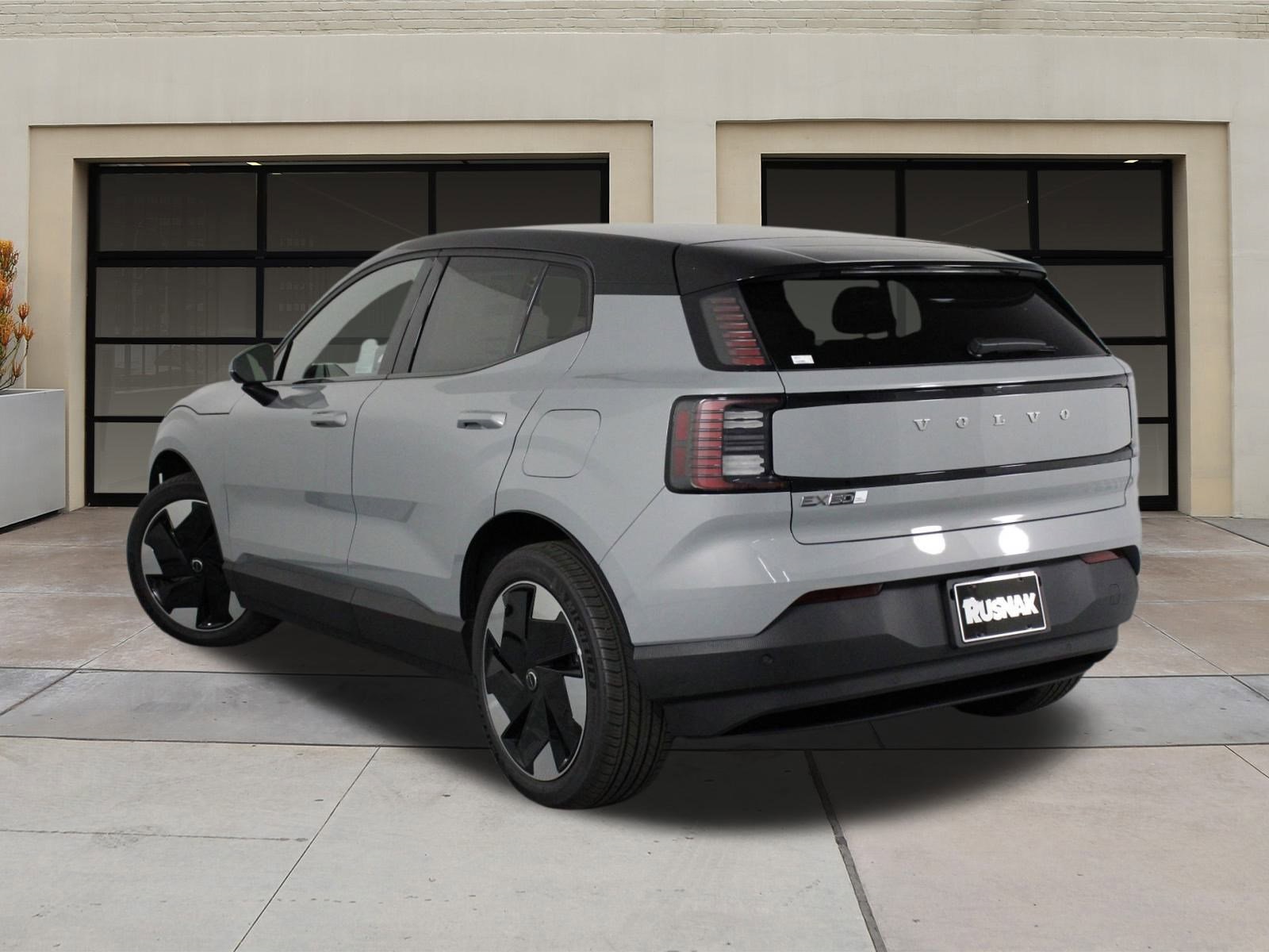 2025 Volvo EX30 Plus photo 2