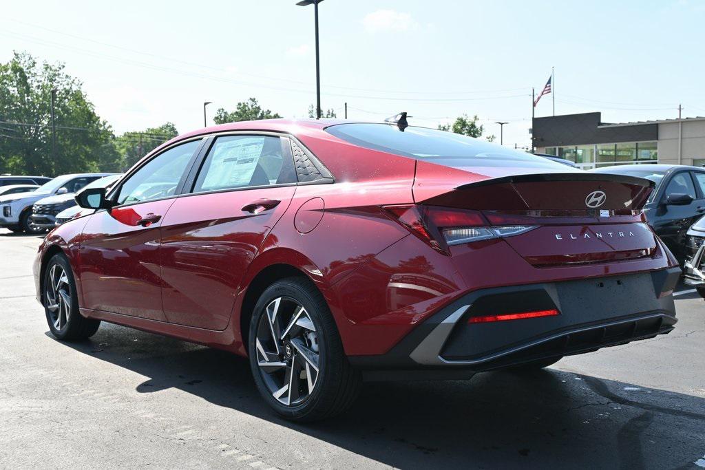 2025 Hyundai Elantra SEL Sport photo 4