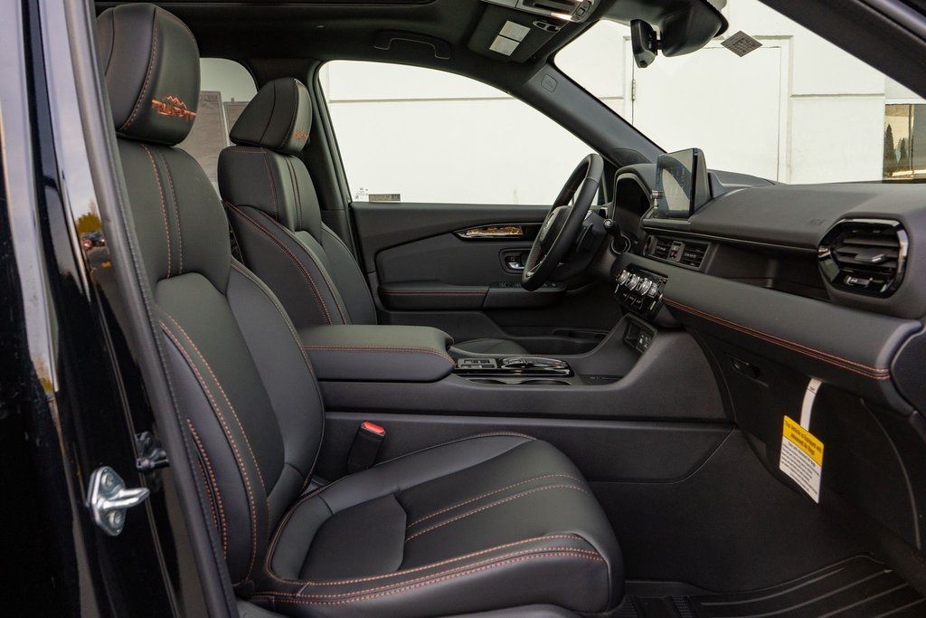 2025 Honda Pilot TrailSport photo 18