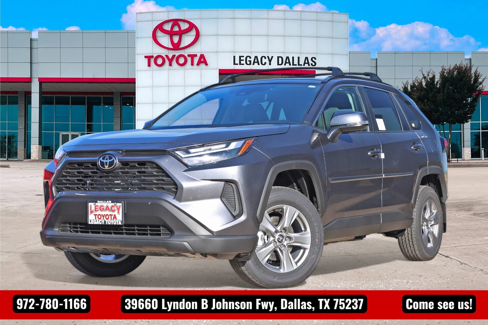 2025 Toyota RAV4 XLE's photo