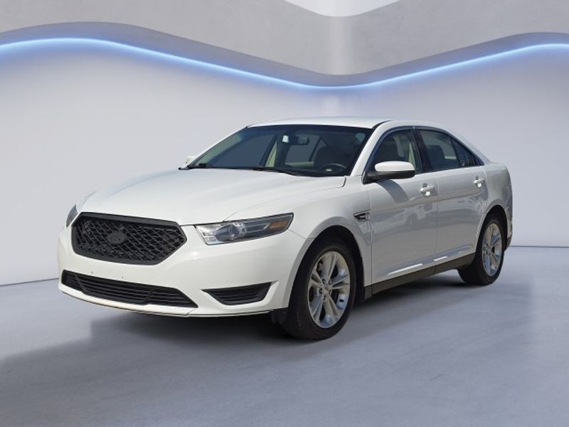 2015 Ford Taurus SEL photo 4