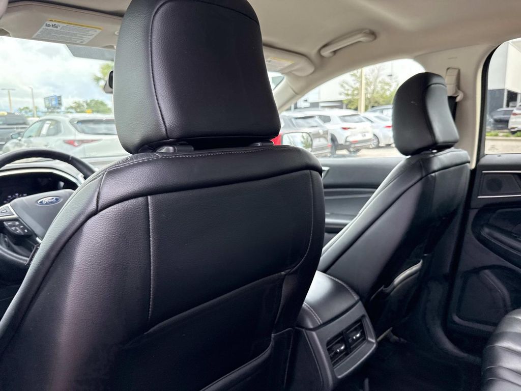 2020 Ford Edge Titanium photo 11
