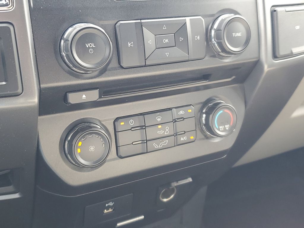 2017 Ford F-150 XLT photo 15