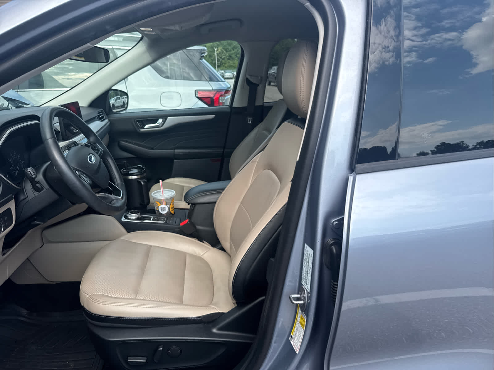 2022 Ford Escape SEL photo 4