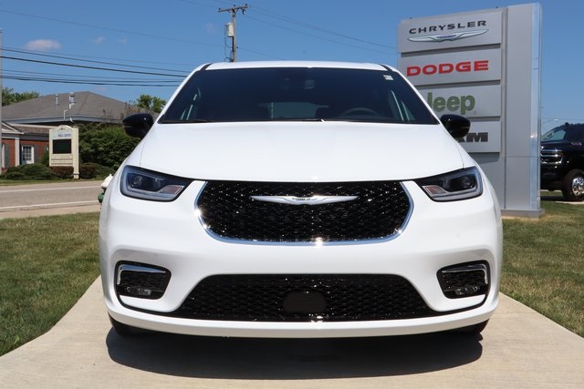 2025 Chrysler Pacifica photo 5