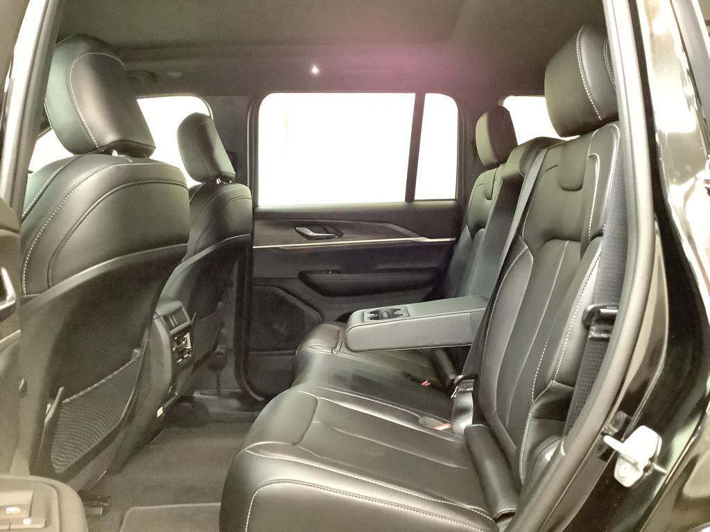 2025 Jeep Grand Cherokee Limited photo 11