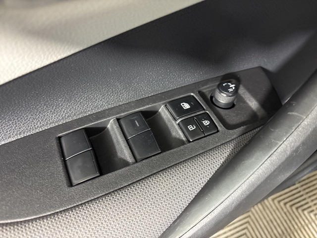 2021 Toyota Corolla LE photo 13