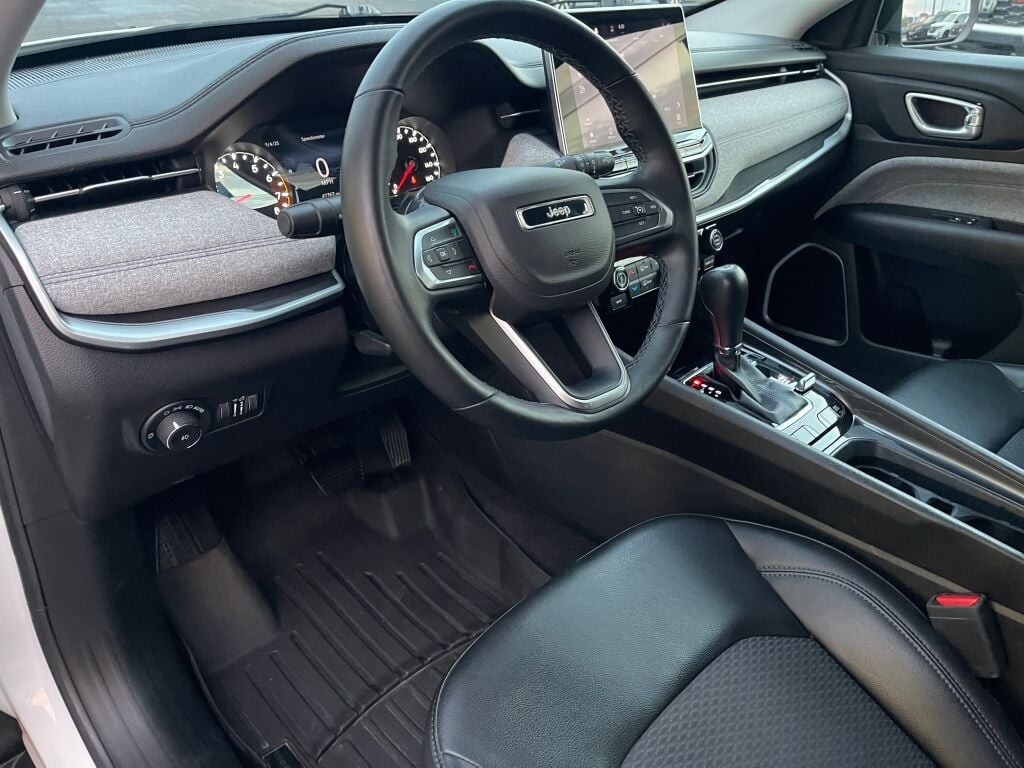 2022 Jeep Compass Latitude photo 9