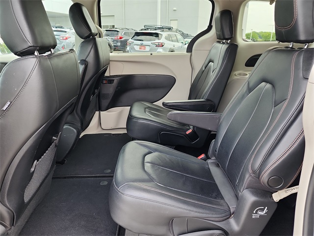 2020 Chrysler Pacifica Touring L photo 12