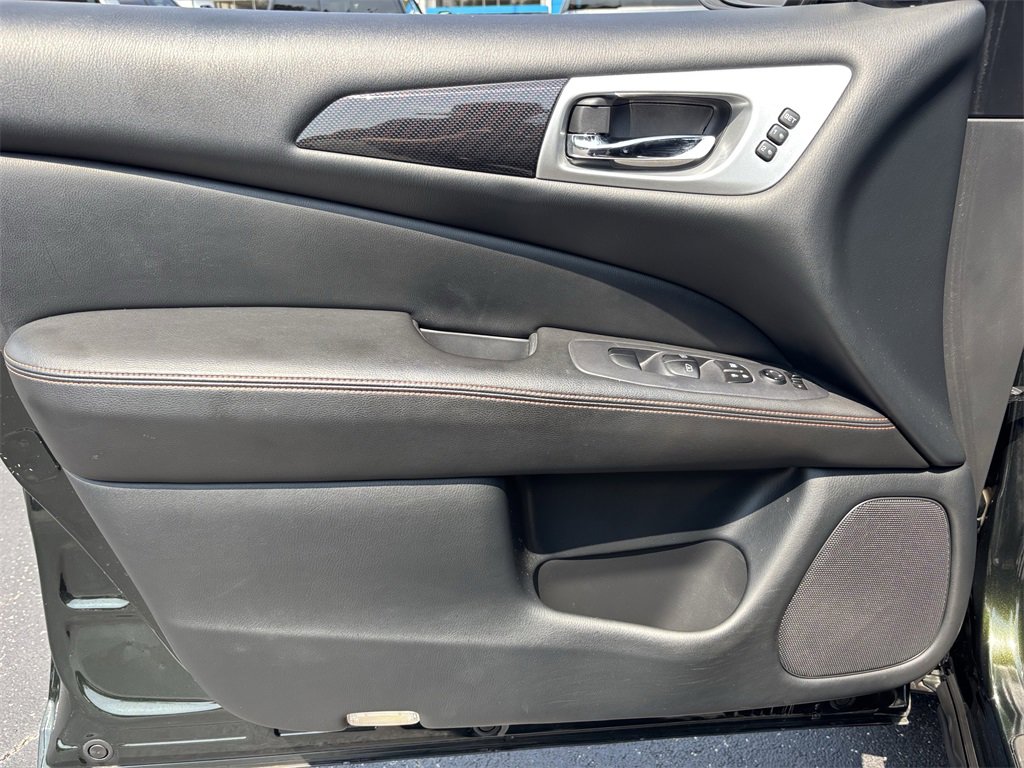 2019 Nissan Pathfinder SL photo 8