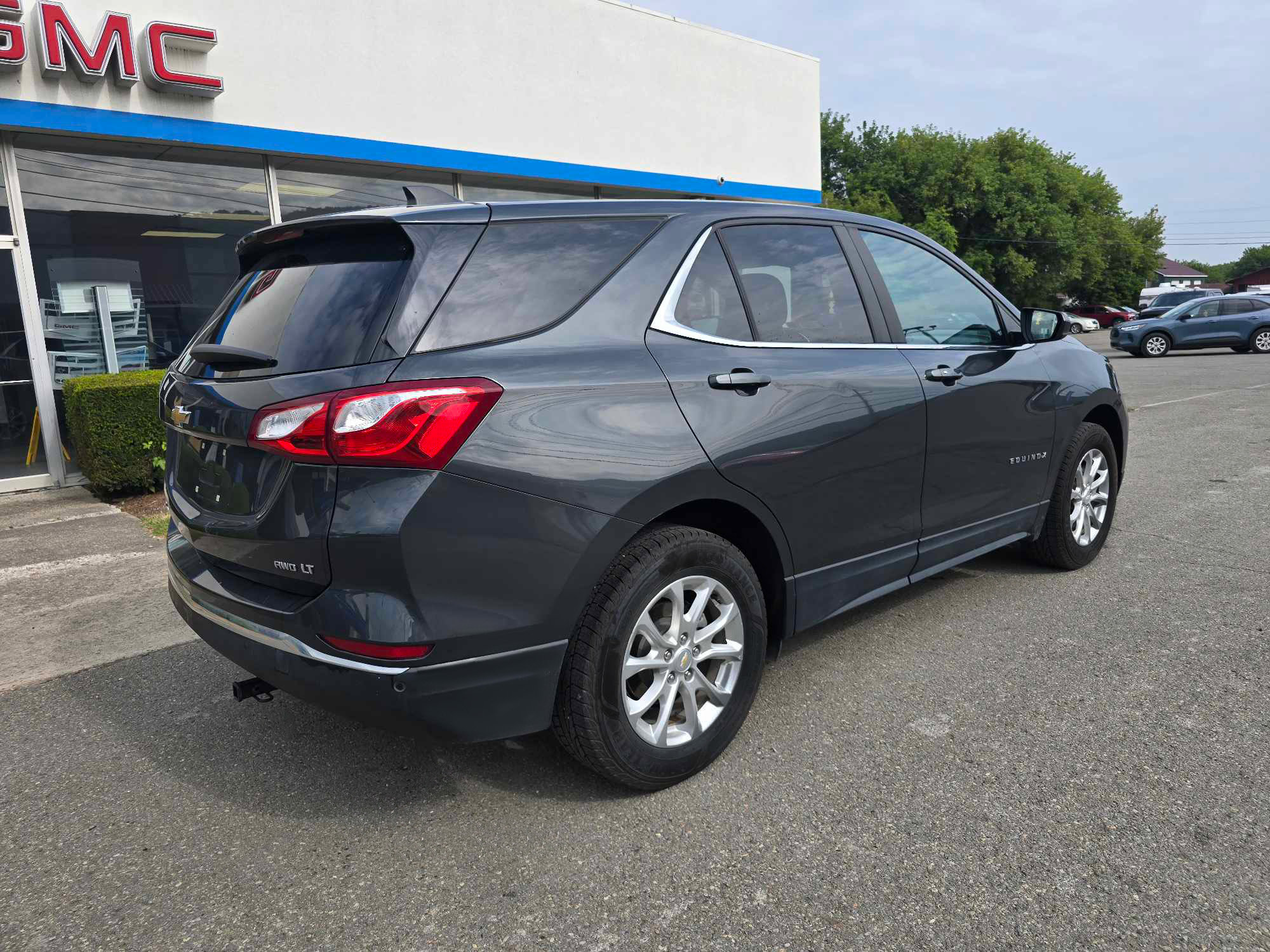 2021 Chevrolet Equinox LT photo 2